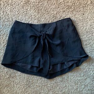 NWT Bow tie shorts